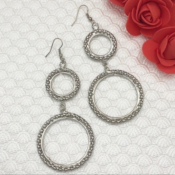 🍀 Silver Double Circle Long Statement Dangle Earrings - Picture 1 of 2